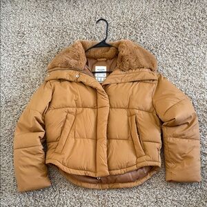 NWOT Abercrombie Puffer Jacket with Faux Fur Collar 🧸
